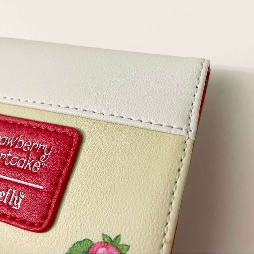 Loungefly Strawberry Shortcake Trifold Wallet - Picture 11 of 16